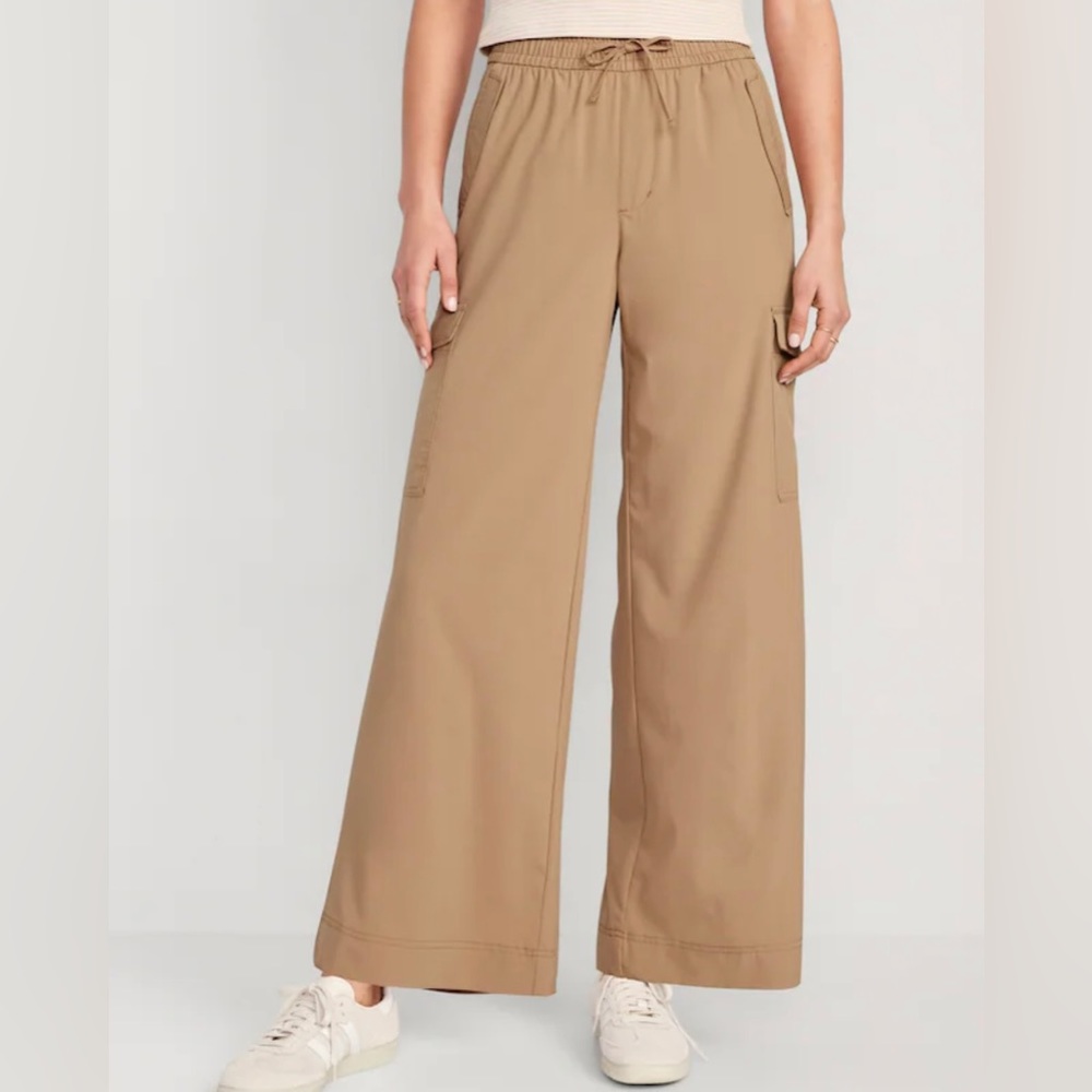 NWOT Old Navy High waisted stretch tech wide leg cargo pants